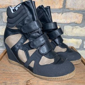 Shoedazzle ‘Kyra’ Black & Tan Wedged Sneakers